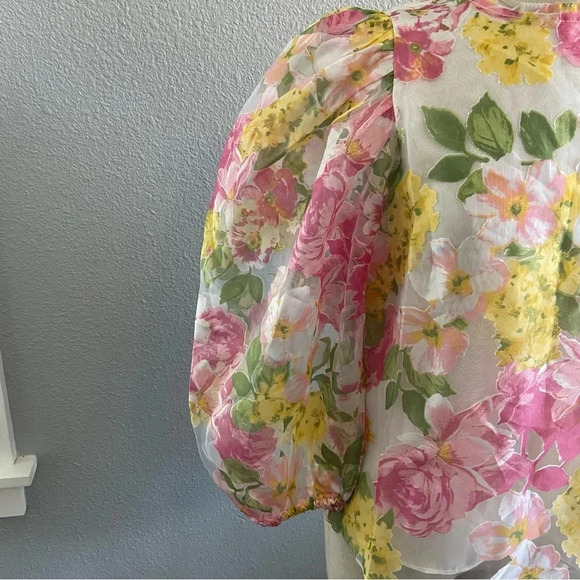 Olivaceous Bubble Sleeve Floral‎ Top Size Medium NWT - Picture 3 of 7